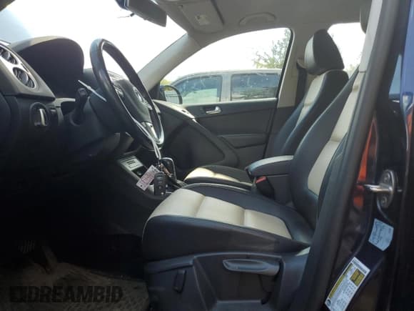 ✅ 2016 Volkswagen Tiguan SEL • VIN: WVGBV7AX7GW534386 • Lot: 71603405. Wystawiony na Copart z przebiegiem 110 834 mil. Bezpłatny archiwum sprzedaży aukcyjnych z USA i szczegółowy raport historii pojazdu na DreamBid. Zdjęcie 7.