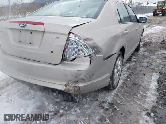 ✅ 2010 Ford Fusion SE • VIN: 3FAHP0HA1AR395227 • Lot: 43850190. Listed on IAAI with 51,955 mi. Free auction sales archive from the USA and detailed vehicle history report at DreamBid. Image 6.