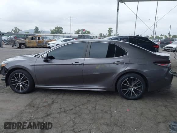 2021 Toyota Camry Hybrid SE z VIN 4T1S31AKXMU558387, wystawiony jako IAAI lot #42202151 z przebiegiem 33 018 mil mil oraz . Historia ofert i sprzedaży dostępna na DreamBid. Obrazek 15.