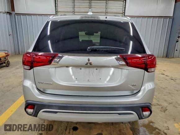 ✅ 2020 Mitsubishi Outlander SE • VIN: JA4AD3A37LZ017889 • Lot: 94762795. Wystawiony na Copart z przebiegiem Nie podano. Bezpłatny archiwum sprzedaży aukcyjnych z USA i szczegółowy raport historii pojazdu na DreamBid. Zdjęcie 6.