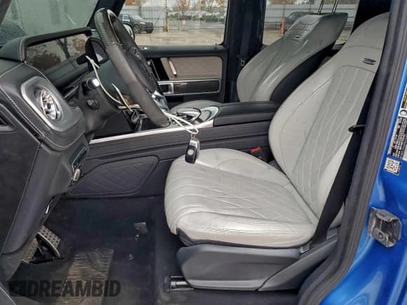 ✅ 2023 Mercedes-Benz G 63 AMG • VIN: W1NYC7HJ2PX476857 • Lot: 95029805. Wystawiony na Copart z przebiegiem 18 333 mil. Bezpłatny archiwum sprzedaży aukcyjnych z USA i szczegółowy raport historii pojazdu na DreamBid. Zdjęcie 7.