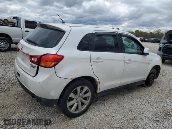 2013 Mitsubishi Outlander ES с VIN 4A4AP3AUXDE005954, выставлен на аукционе Copart как лот 89857305 с пробегом Не указан миль и Списание • Salvage title. История ставок и продаж доступна на DreamBid. Изображение 3.