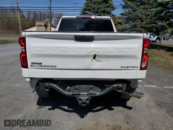 2021 Chevrolet Silverado 1500 Custom z VIN 1GCRYBEHXMZ115135, wystawiony jako Copart lot #54670185 z przebiegiem 32 849 mil mil oraz Szkoda całkowita • Salvage title. Historia ofert i sprzedaży dostępna na DreamBid. Obrazek 6.