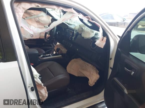 ✅ 2019 Toyota Tacoma SR • VIN: 3TMGZ5AN3KM247329 • Lot: 42756401. Listed on IAAI with 18,913 mi. Free auction sales archive from the USA and detailed vehicle history report at DreamBid. Image 5.