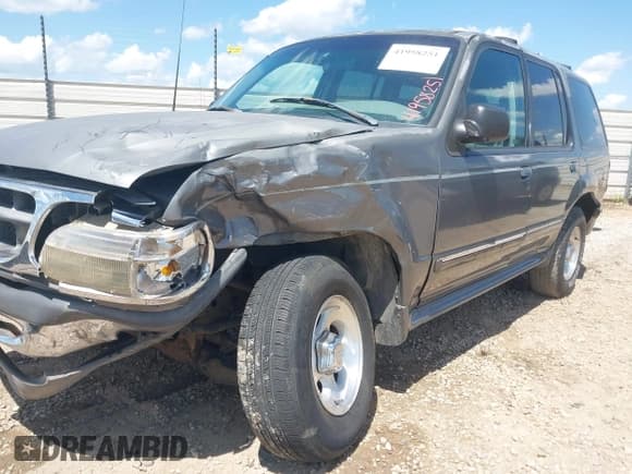 ✅ 1998 Ford Explorer XL • VIN: 1FMZU32X5WUB79785 • Lot: 41958251. Wystawiony na IAAI z przebiegiem 156 787 mil. Bezpłatny archiwum sprzedaży aukcyjnych z USA i szczegółowy raport historii pojazdu na DreamBid. Zdjęcie 6.