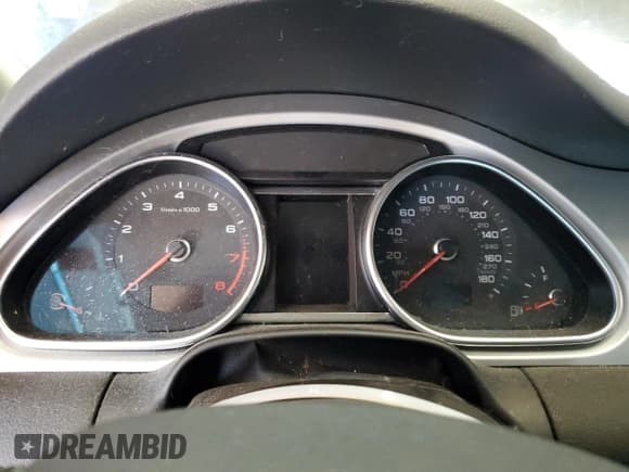 ✅ 2013 Audi Q7 S line Prestige • VIN: WA1DGAFE4DD006141 • Lot: 83951475. Wystawiony na Copart z przebiegiem Nie podano. Bezpłatny archiwum sprzedaży aukcyjnych z USA i szczegółowy raport historii pojazdu na DreamBid. Zdjęcie 9.