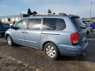 2008 Hyundai Entourage GLS z VIN KNDMC233386047235, wystawiony jako Copart lot #71770355 z przebiegiem 217 453 mil mil oraz Czysty tytuł • Clean title. Historia ofert i sprzedaży dostępna na DreamBid. Obrazek 2.