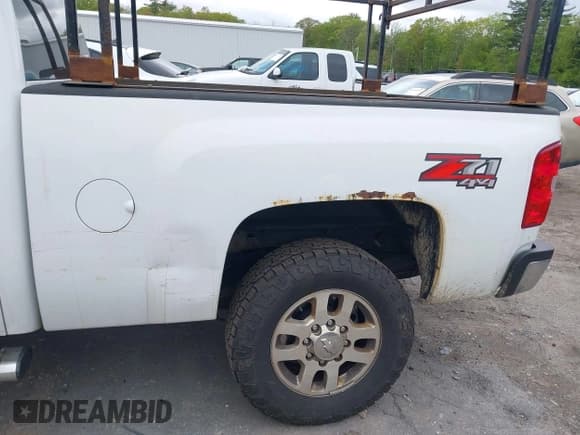 ✅ 2014 Chevrolet Silverado 2500HD LT • VIN: 1GC1KXC8XEF177264 • Lot: 42317345. Listed on IAAI with 126,474 mi. Free auction sales archive from the USA and detailed vehicle history report at DreamBid. Image 19.