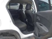 ✅ 2020 Chevrolet Trax LS • VIN: KL7CJKSB4LB042102 • Lot: 43098352. Wystawiony na IAAI z przebiegiem 42 059 mil. Bezpłatny archiwum sprzedaży aukcyjnych z USA i szczegółowy raport historii pojazdu na DreamBid. Zdjęcie 8.