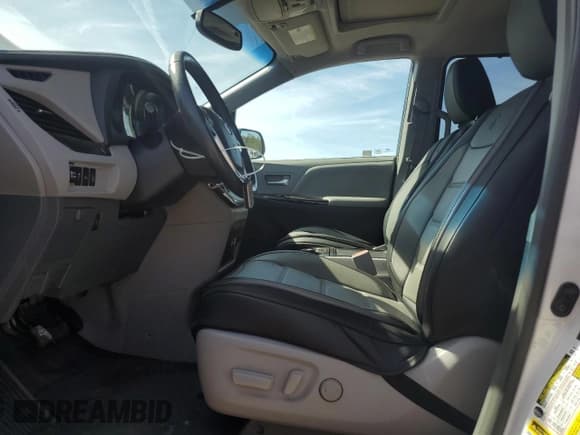 ✅ 2017 Toyota Sienna XLE Auto Access Seat • VIN: 5TDYZ3DC4HS886900 • Lot: 89442405. Wystawiony na Copart z przebiegiem 176 078 mil. Bezpłatny archiwum sprzedaży aukcyjnych z USA i szczegółowy raport historii pojazdu na DreamBid. Zdjęcie 7.