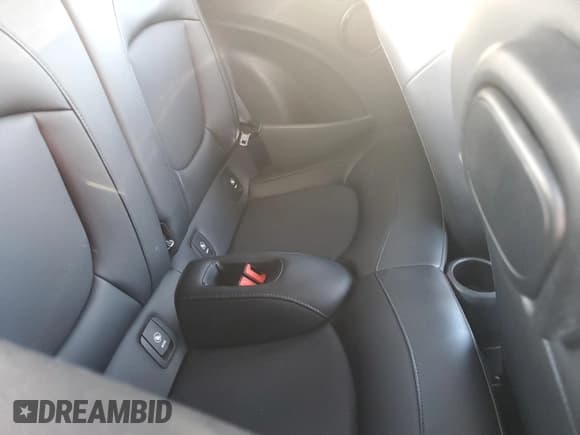 ✅ 2019 MINI Convertible Cooper • VIN: WMWWG5C51K3F79981 • Lot: 92760875. Wystawiony na Copart z przebiegiem 128 420 mil. Bezpłatny archiwum sprzedaży aukcyjnych z USA i szczegółowy raport historii pojazdu na DreamBid. Zdjęcie 10.