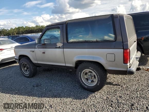 ✅ 1990 Ford Bronco • VIN: 1FMCU14T4LUA75868 • Lot: 74209254. Wystawiony na Copart z przebiegiem 828 308 mil. Bezpłatny archiwum sprzedaży aukcyjnych z USA i szczegółowy raport historii pojazdu na DreamBid. Zdjęcie 2.