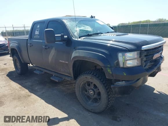 ✅ 2012 GMC Sierra 2500HD SLT • VIN: 1GT121E83CF112456 • Лот: 42190350. Опубликован ранее на IAAI с пробегом 210 617 миль. Бесплатный доступ к архиву аукционных продаж из США и подробный отчёт об истории автомобиля на DreamBid. Изображение 1.