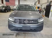 ✅ 2023 Volkswagen Tiguan SE • VIN: 3VVMB7AX6PM034582 • Lot: 81327125. Wystawiony na Copart z przebiegiem 22 563 mil. Bezpłatny archiwum sprzedaży aukcyjnych z USA i szczegółowy raport historii pojazdu na DreamBid. Zdjęcie 5.