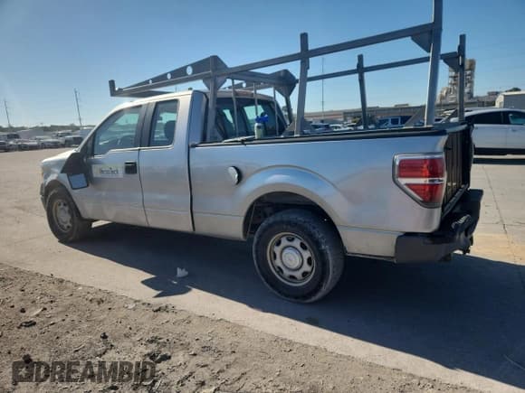 ✅ 2010 Ford F-150 XL • VIN: 1FTEX1CWXAFC37116 • Lot: 86507135. Wystawiony na Copart z przebiegiem 173 162 mil. Bezpłatny archiwum sprzedaży aukcyjnych z USA i szczegółowy raport historii pojazdu na DreamBid. Zdjęcie 2.