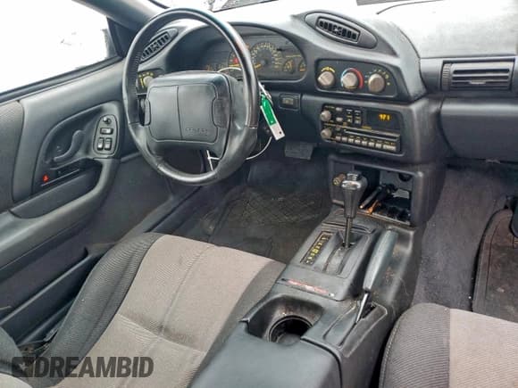 ✅ 1993 Chevrolet Camaro Z28 • VIN: 2G1FP22P8P2138933 • Lot: 93746135. Wystawiony na Copart z przebiegiem 128 364 mil. Bezpłatny archiwum sprzedaży aukcyjnych z USA i szczegółowy raport historii pojazdu na DreamBid. Zdjęcie 8.