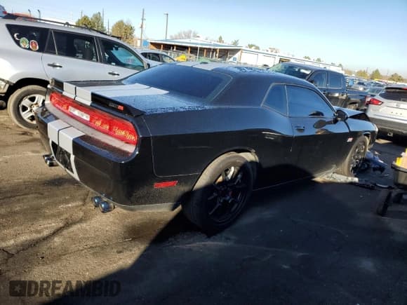 ✅ 2012 Dodge Challenger SRT-8 392 • VIN: 2C3CDYCJ3CH125406 • Lot: 82029284. Wystawiony na Copart z przebiegiem 81 141 mil. Bezpłatny archiwum sprzedaży aukcyjnych z USA i szczegółowy raport historii pojazdu na DreamBid. Zdjęcie 3.