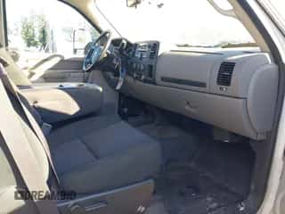 2013 Chevrolet Silverado 2500HD Work Truck z VIN 1GC2KVCG8DZ226796, wystawiony jako IAAI lot #43423367 z przebiegiem 192 914 mil mil oraz . Historia ofert i sprzedaży dostępna na DreamBid. Obrazek 5.