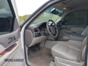 ✅ 2008 Chevrolet Tahoe LTZ • VIN: 1GNFC13J68R268206 • Lot: 43393354. Listed on IAAI with 177,695 mi. Free auction sales archive from the USA and detailed vehicle history report at DreamBid. Image 5.