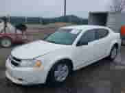 2010 Dodge Avenger SXT z VIN 1B3CC4FDXAN193611, wystawiony jako IAAI lot #41798586 z przebiegiem 92 800 mil mil oraz . Historia ofert i sprzedaży dostępna na DreamBid. Obrazek 2.