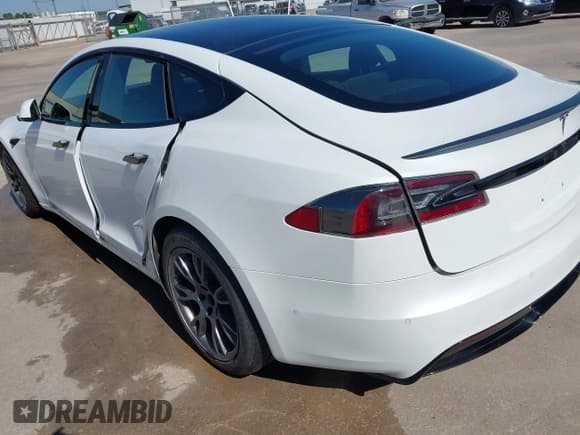 ✅ 2021 Tesla Model S Plaid • VIN: 5YJSA1E69MF453081 • Lot: 43352649. Wystawiony na IAAI z przebiegiem 79 817 mil. Bezpłatny archiwum sprzedaży aukcyjnych z USA i szczegółowy raport historii pojazdu na DreamBid. Zdjęcie 3.