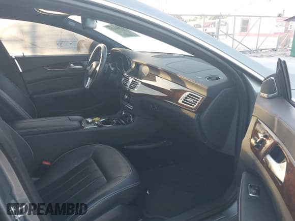 ✅ 2013 Mercedes-Benz CLS 550 • VIN: WDDLJ7DB7DA072530 • Lot: 42065879. Wystawiony na IAAI z przebiegiem 123 254 mil. Bezpłatny archiwum sprzedaży aukcyjnych z USA i szczegółowy raport historii pojazdu na DreamBid. Zdjęcie 5.