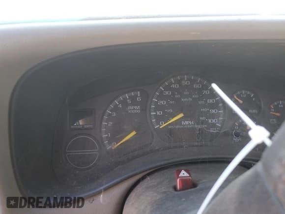 ✅ 2001 Chevrolet Suburban LT • VIN: 3GNFK16T71G220669 • Лот: 55098935. Опубликован ранее на Copart с пробегом Не указан. Бесплатный доступ к архиву аукционных продаж из США и подробный отчёт об истории автомобиля на DreamBid. Изображение 9.