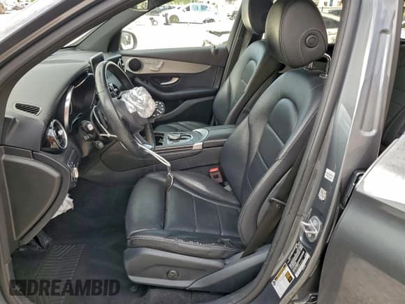 ✅ 2019 Mercedes-Benz GLC 300 • VIN: WDC0G4JB4KV121651 • Lot: 94325035. Listed on Copart with 45,519 mi. Free auction sales archive from the USA and detailed vehicle history report at DreamBid. Image 7.