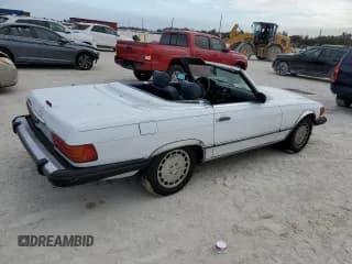 ✅ 1988 Mercedes-Benz 560 SL • VIN: WDBBA48D3JA086077 • Лот: 77017824. Опубликован ранее на Copart с пробегом 169 123 миль. Бесплатный доступ к архиву аукционных продаж из США и подробный отчёт об истории автомобиля на DreamBid. Изображение 3.