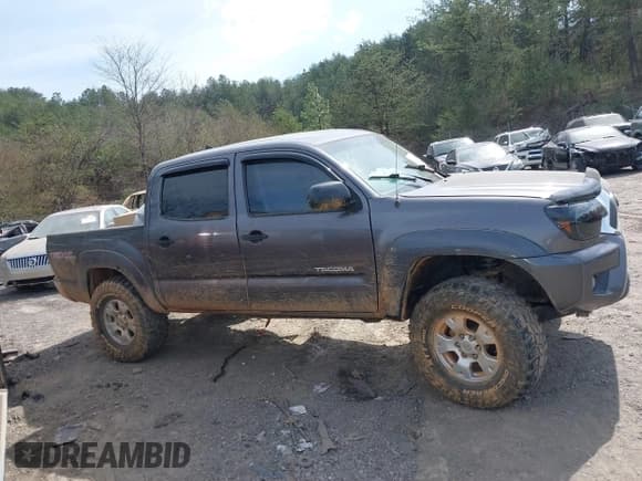 ✅ 2015 Toyota Tacoma • VIN: 5TFLU4EN9FX111322 • Lot: 41621064. Listed on IAAI with Not provided. Free auction sales archive from the USA and detailed vehicle history report at DreamBid. Image 12.