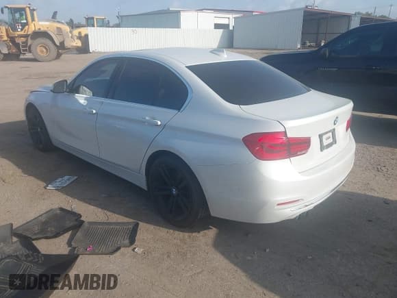 ✅ 2018 BMW 3 Series 330i • VIN: WBA8B9G5XJNU98731 • Лот: 42532196. Опубликован ранее на IAAI с пробегом 45 568 миль. Бесплатный доступ к архиву аукционных продаж из США и подробный отчёт об истории автомобиля на DreamBid. Изображение 3.