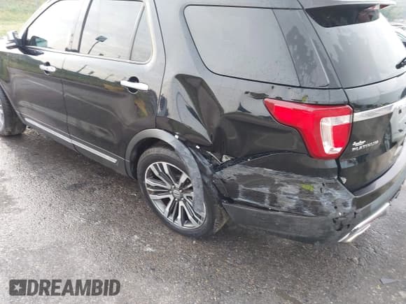 ✅ 2017 Ford Explorer Platinum • VIN: 1FM5K8HT0HGD87483 • Lot: 43284549. Listed on IAAI with 86,276 mi. Free auction sales archive from the USA and detailed vehicle history report at DreamBid. Image 18.