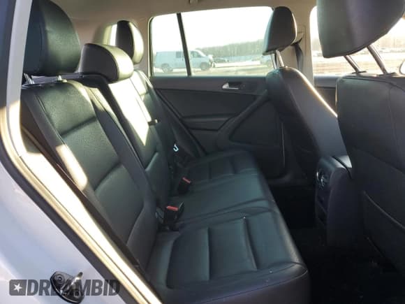 ✅ 2012 Volkswagen Tiguan LE • VIN: WVGAV7AXXCW568697 • Lot: 43210435. Listed on Copart with 181,249 mi. Free auction sales archive from the USA and detailed vehicle history report at DreamBid. Image 11.