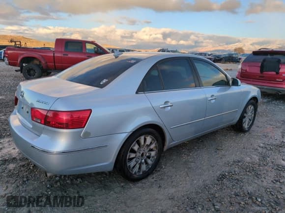 ✅ 2009 Hyundai Sonata Limited • VIN: 5NPEU46C49H569131 • Lot: 82390594. Listed on Copart with 186,762 mi. Free auction sales archive from the USA and detailed vehicle history report at DreamBid. Image 3.