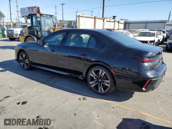 ✅ 2023 BMW 7 Series 760i xDrive • VIN: WBA33EJ04PCN31904 • Лот: 71532895. Опубликован ранее на Copart с пробегом 2 127 миль. Бесплатный доступ к архиву аукционных продаж из США и подробный отчёт об истории автомобиля на DreamBid. Изображение 2.