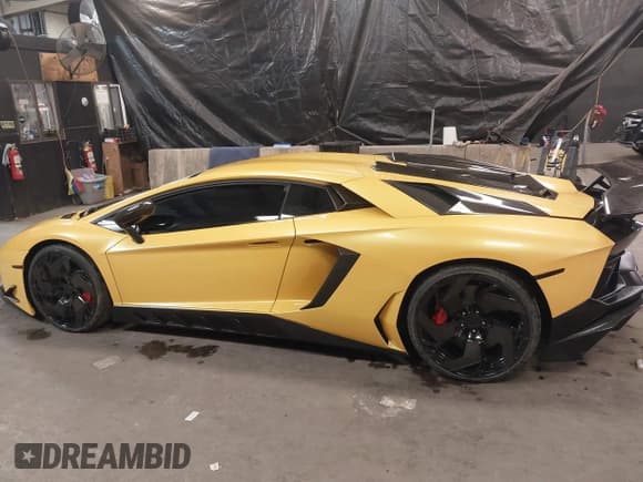 ✅ 2012 Lamborghini Aventador • VIN: ZHWUC1ZD2CLA01085 • Lot: 41274304. Listed on IAAI with 11,058 mi. Free auction sales archive from the USA and detailed vehicle history report at DreamBid. Image 14.