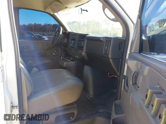 ✅ 2008 Chevrolet Express Cargo • VIN: 1GCGG25CX81180506 • Лот: 43132673. Опубликован ранее на IAAI с пробегом 368 577 миль. Бесплатный доступ к архиву аукционных продаж из США и подробный отчёт об истории автомобиля на DreamBid. Изображение 5.