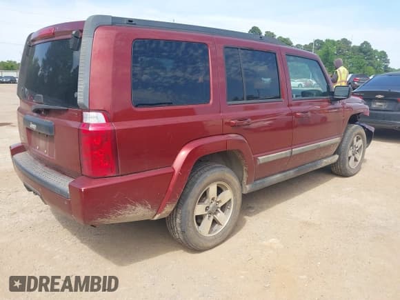 ✅ 2008 Jeep Commander Sport • VIN: 1J8HG48K08C232970 • Lot: 42014357. Listed on IAAI with 136,006 mi. Free auction sales archive from the USA and detailed vehicle history report at DreamBid. Image 4.