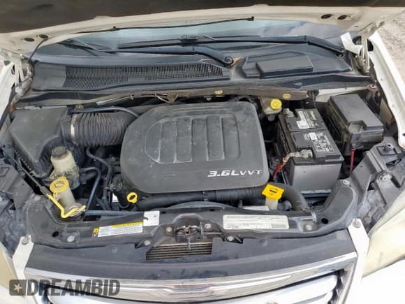 ✅ 2011 Chrysler Town & Country Limited • VIN: 2A4RR6DG0BR688074 • Лот: 69177755. Опубликован ранее на Copart с пробегом 185 046 миль. Бесплатный доступ к архиву аукционных продаж из США и подробный отчёт об истории автомобиля на DreamBid. Изображение 12.