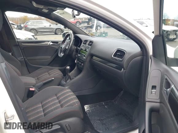 ✅ 2013 Volkswagen Golf GTI • VIN: WVWGV7AJ5DW136286 • Lot: 43704695. Wystawiony na IAAI z przebiegiem 157 249 mil. Bezpłatny archiwum sprzedaży aukcyjnych z USA i szczegółowy raport historii pojazdu na DreamBid. Zdjęcie 5.