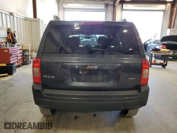 ✅ 2015 Jeep Patriot Sport • VIN: 1C4NJRBB9FD321221 • Lot: 90632765. Wystawiony na Copart z przebiegiem 145 859 mil. Bezpłatny archiwum sprzedaży aukcyjnych z USA i szczegółowy raport historii pojazdu na DreamBid. Zdjęcie 6.