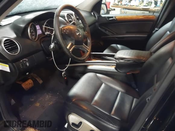 ✅ 2009 Mercedes-Benz M 320 • VIN: 4JGBB25E79A496985 • Lot: 41156744. Listed on IAAI with 121,816 mi. Free auction sales archive from the USA and detailed vehicle history report at DreamBid. Image 5.