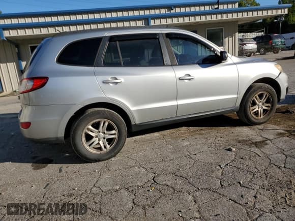✅ 2010 Hyundai Santa Fe GLS • VIN: 5NMSGDAB4AH346114 • Lot: 70397474. Listed on Copart with 177,510 mi. Free auction sales archive from the USA and detailed vehicle history report at DreamBid. Image 3.
