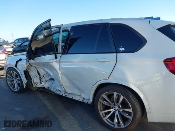 ✅ 2014 BMW X5 xDrive35i • VIN: 5UXKR0C53E0H21184 • Lot: 43520480. Listed on IAAI with 75,808 mi. Free auction sales archive from the USA and detailed vehicle history report at DreamBid. Image 17.