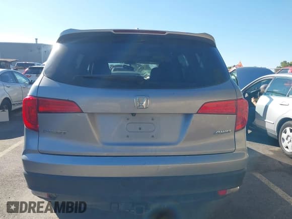 ✅ 2018 Honda Pilot EX-L • VIN: 5FNYF6H5XJB013667 • Lot: 43400037. Listed on IAAI with 111,947 mi. Free auction sales archive from the USA and detailed vehicle history report at DreamBid. Image 16.