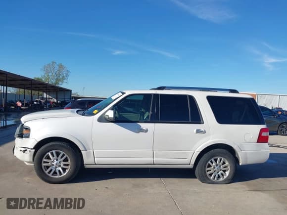 ✅ 2012 Ford Expedition Limited • VIN: 1FMJU1K57CEF12610 • Lot: 43784008. Listed on IAAI with 229,468 mi. Free auction sales archive from the USA and detailed vehicle history report at DreamBid. Image 14.