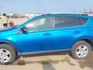 ✅ 2016 Toyota RAV4 LE • VIN: JTMZFREV5GJ093780 • Lot: 43091867. Wystawiony na IAAI z przebiegiem 135 005 mil. Bezpłatny archiwum sprzedaży aukcyjnych z USA i szczegółowy raport historii pojazdu na DreamBid. Zdjęcie 14.