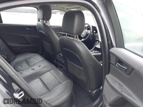 ✅ 2017 Jaguar XE 35t Prestige • VIN: SAJAE4BVXHA953523 • Lot: 43615076. Wystawiony na IAAI z przebiegiem 45 273 mil. Bezpłatny archiwum sprzedaży aukcyjnych z USA i szczegółowy raport historii pojazdu na DreamBid. Zdjęcie 8.