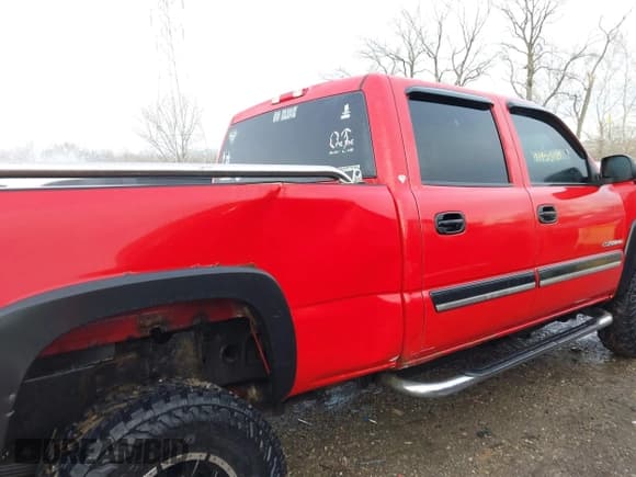 ✅ 2005 Chevrolet Silverado 2500HD LS • VIN: 1GCHK23U45F813790 • Lot: 41425184. Wystawiony na IAAI z przebiegiem 226 815 mil. Bezpłatny archiwum sprzedaży aukcyjnych z USA i szczegółowy raport historii pojazdu na DreamBid. Zdjęcie 13.