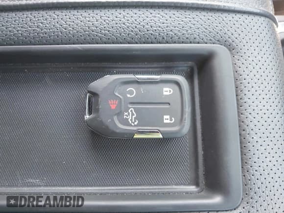 ✅ 2021 GMC Sierra 1500 Denali • VIN: 3GTU9FEL0MG255150 • Lot: 43060209. Wystawiony na IAAI z przebiegiem 56 711 mil. Bezpłatny archiwum sprzedaży aukcyjnych z USA i szczegółowy raport historii pojazdu na DreamBid. Zdjęcie 11.